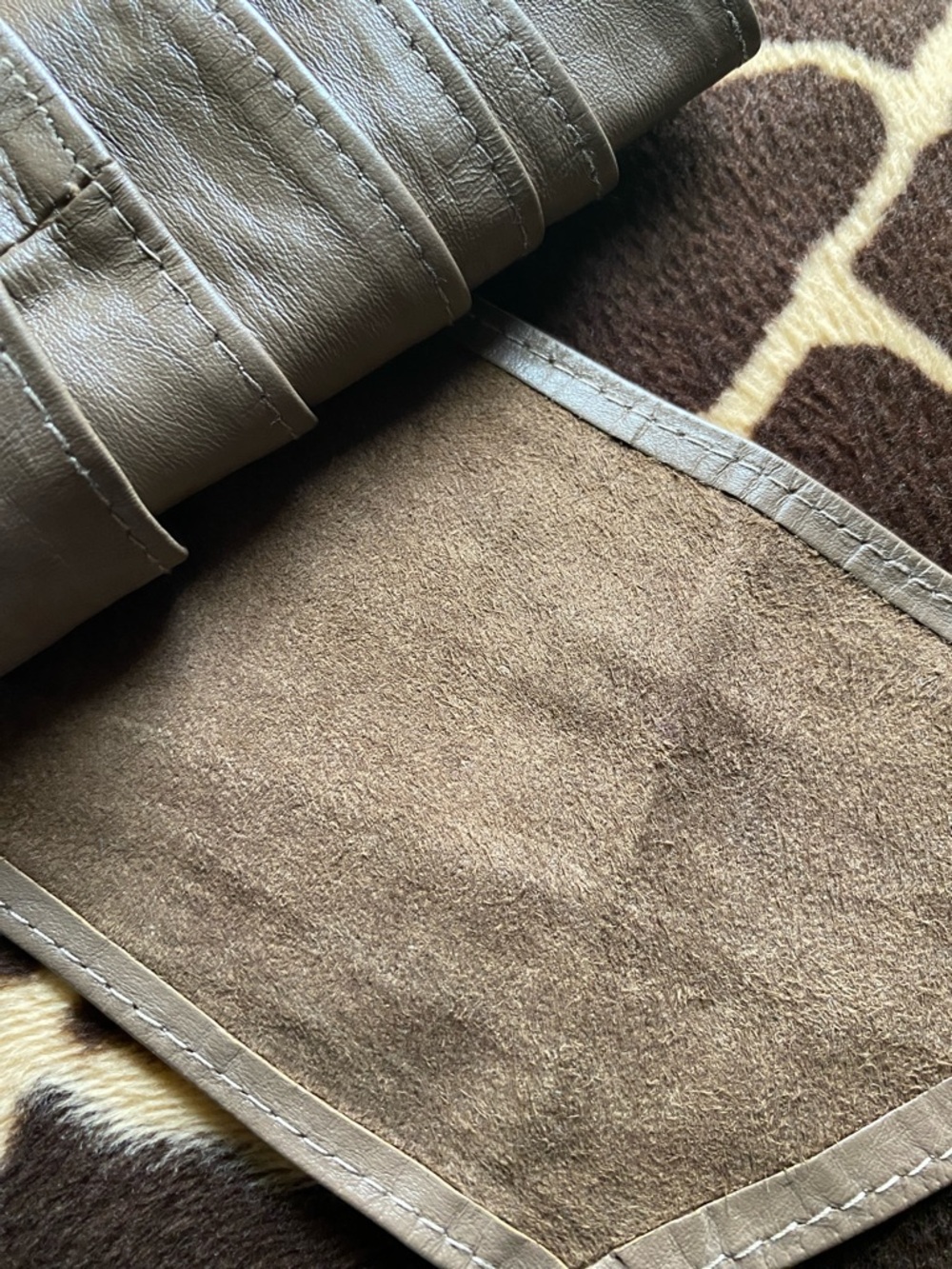 Vintage 80’s Taupe Wrap Around Leather Tie Belt - Picture 4 of 8